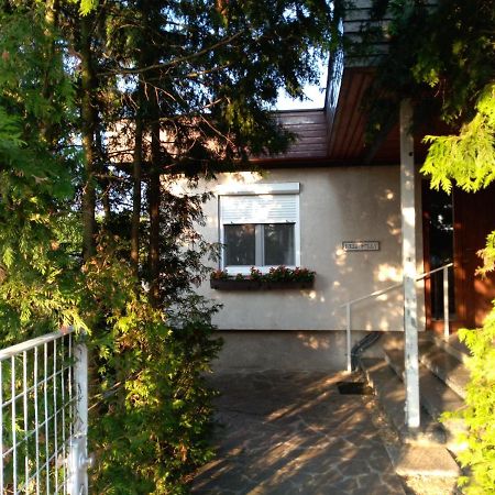 Haus Polly Appartement Strasshof an der Nordbahn Buitenkant foto
